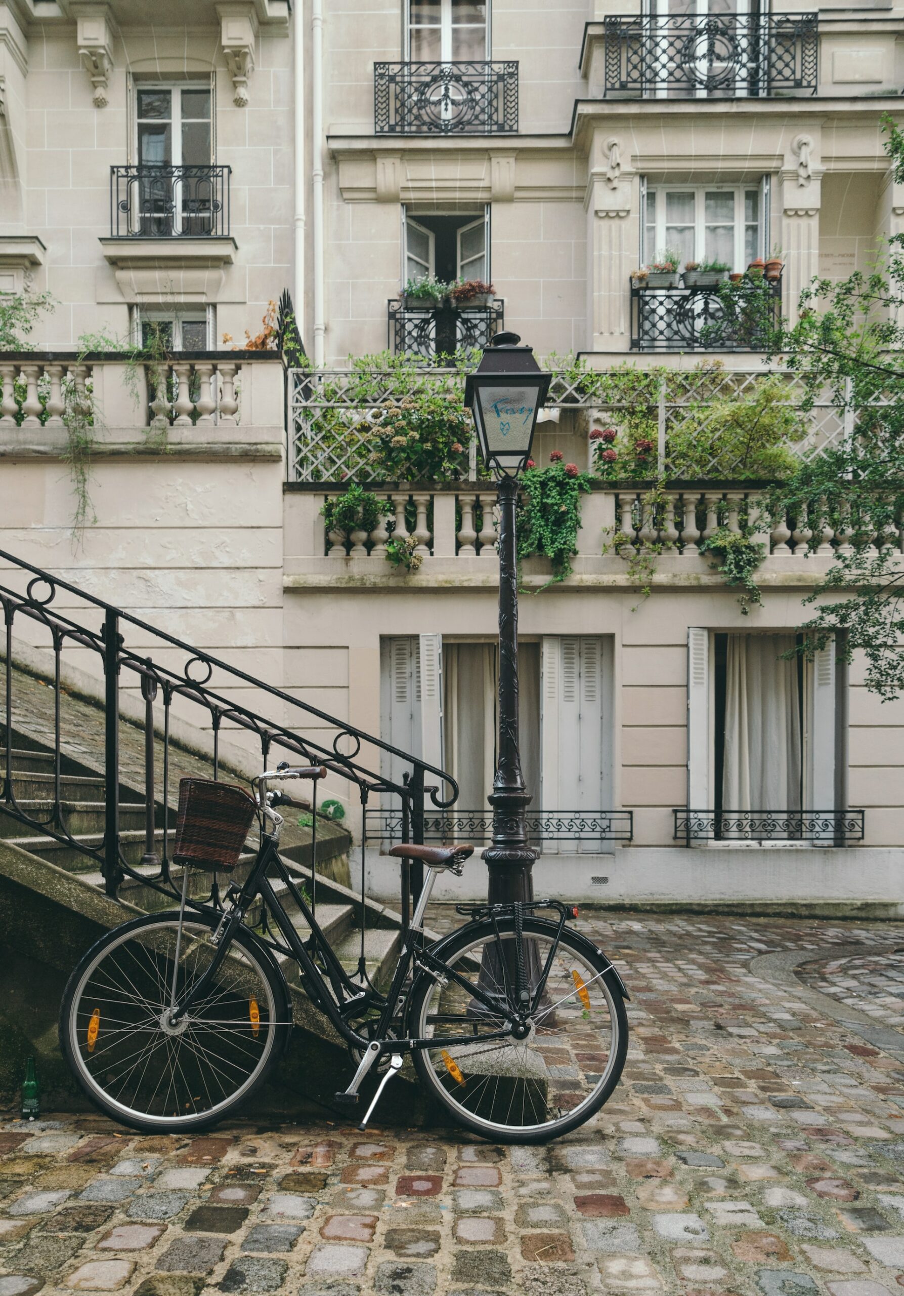 Exploring Parisian Delights: A Traveler\’s Guide